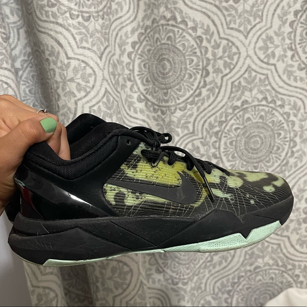 Nike Zoom Kobe 7 System 'Mint Poison Dart Frog' Grade School Size 4.5 Y